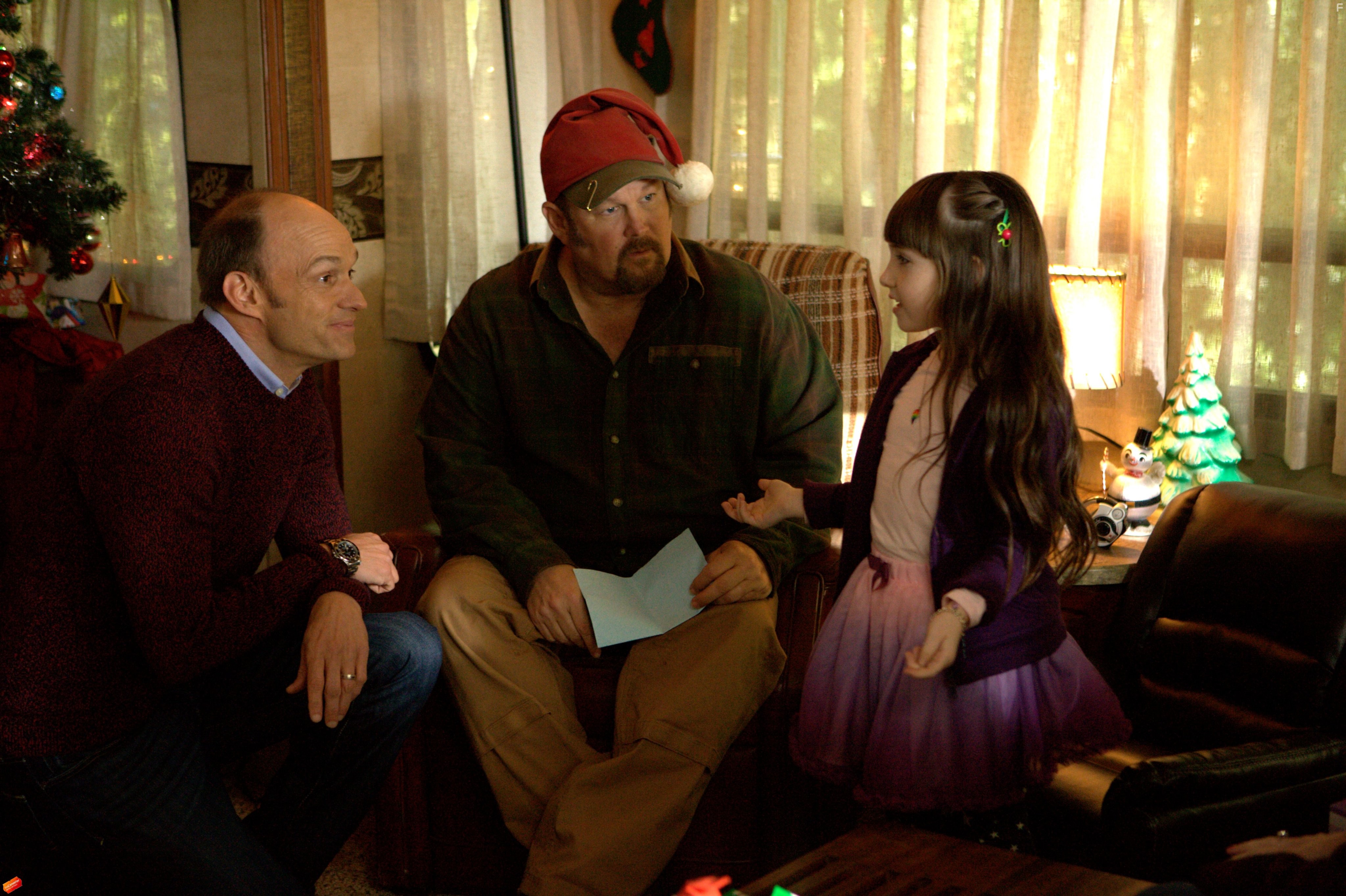 Brian Stepanek, Larry the Cable Guy, and Kennedi Clements in Подарок на Рождество 2 (2014)