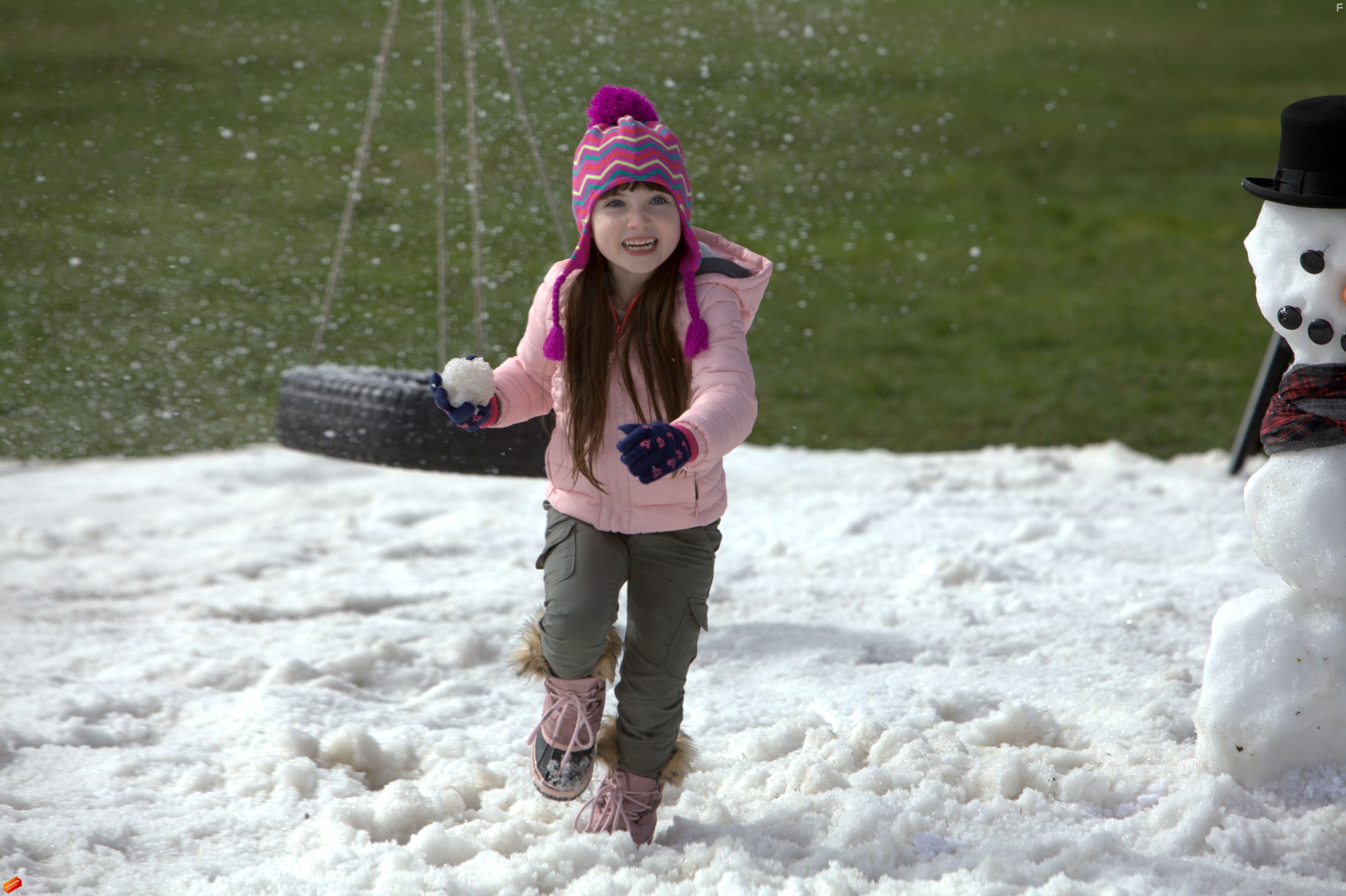 Kennedi Clements in Подарок на Рождество 2 (2014)