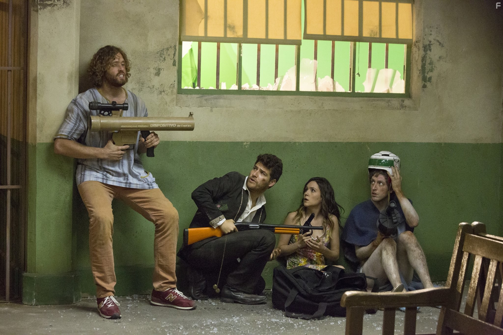 Shannon Woodward, Adam Pally, T.J. Miller, and Thomas Middleditch in Голые перцы (2014)