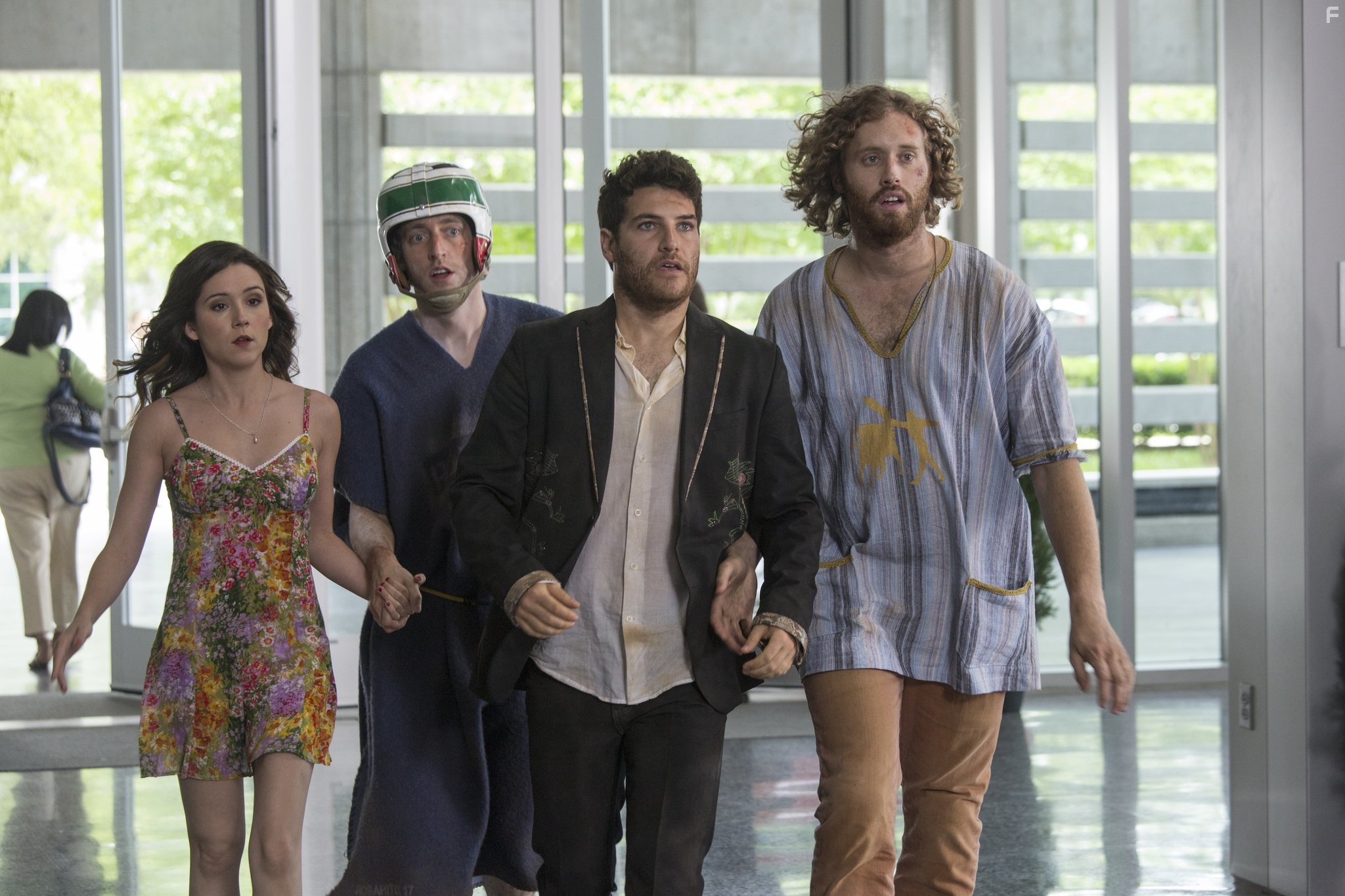 Shannon Woodward, Adam Pally, T.J. Miller, and Thomas Middleditch in Голые перцы (2014)
