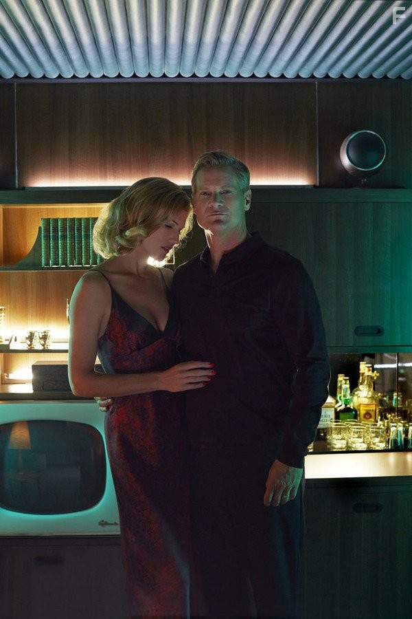 Brian Van Holt and Tricia Helfer in Вознесение (2014)