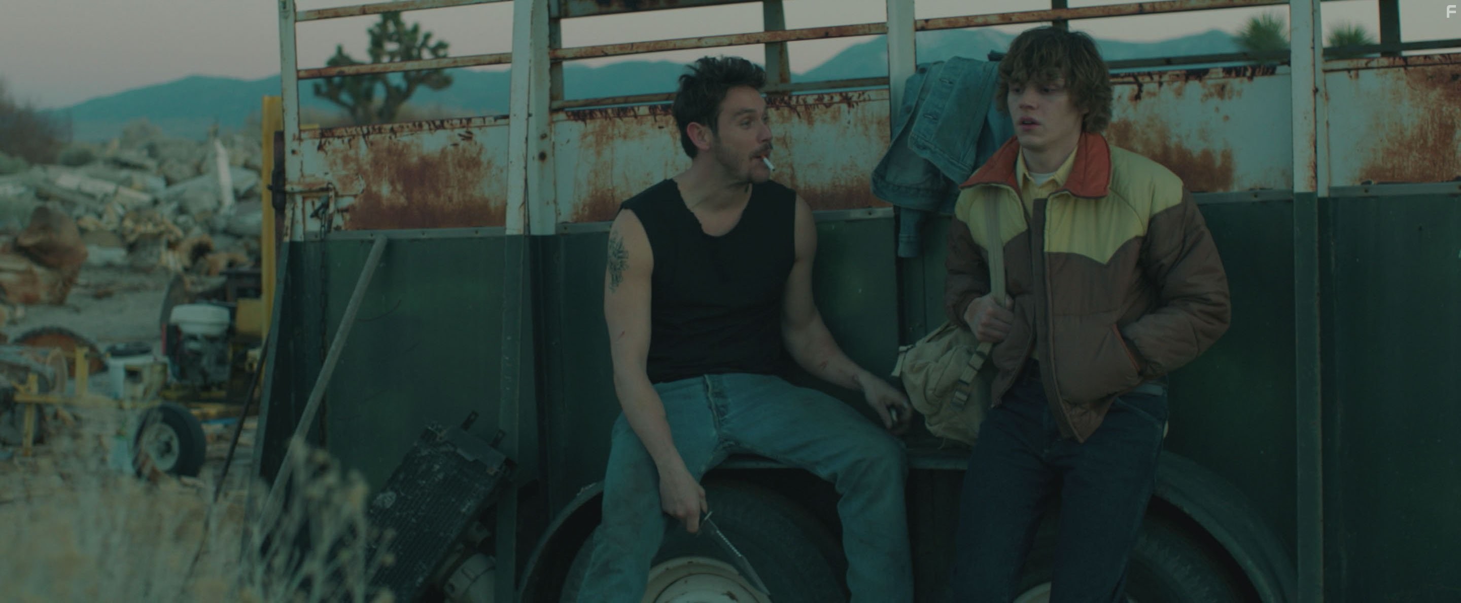 Kevin Alejandro and Evan Peters in Safelight (2015)