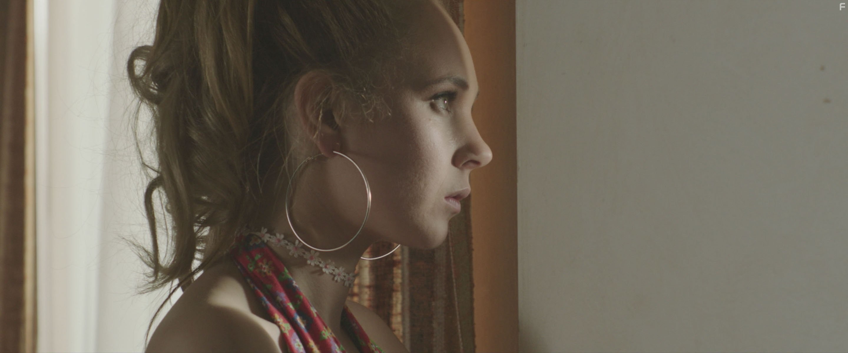 Juno Temple in Safelight (2015)
