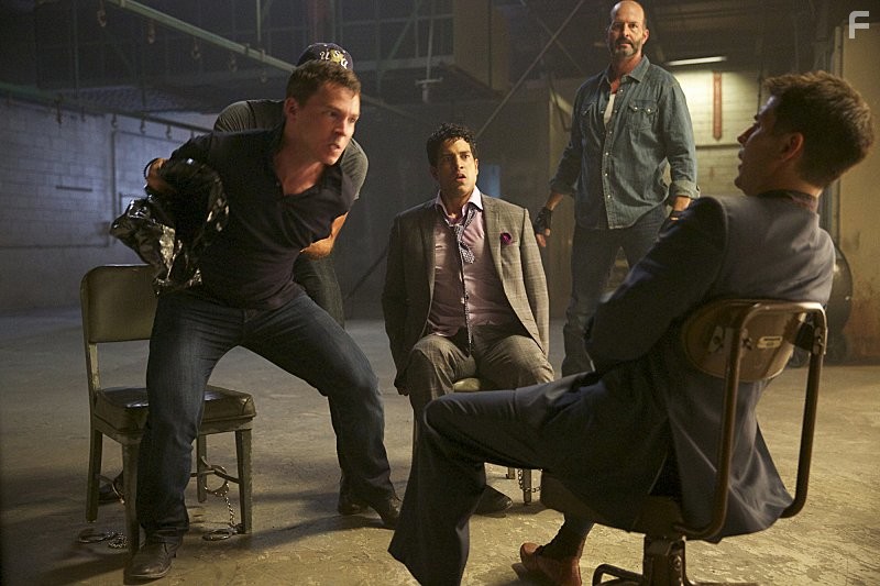 Shawn Hatosy and Adam Rodriguez in Безрассудный (2014)