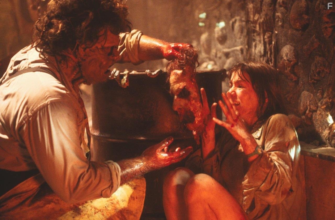 Bill Johnson and Caroline Williams in Техасская резня бензопилой 2 (1986)