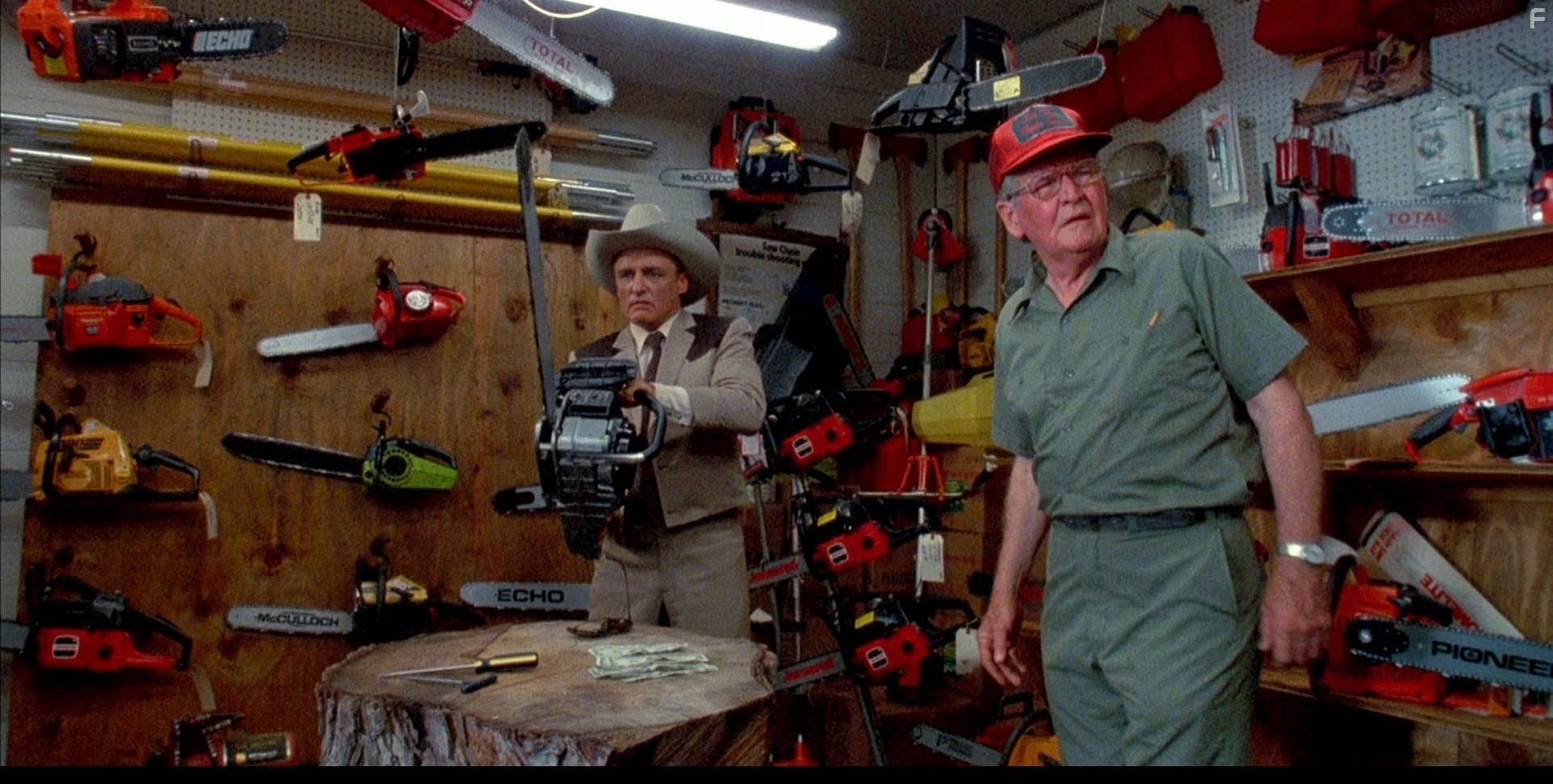 Dennis Hopper and James N. Harrell in Техасская резня бензопилой 2 (1986)