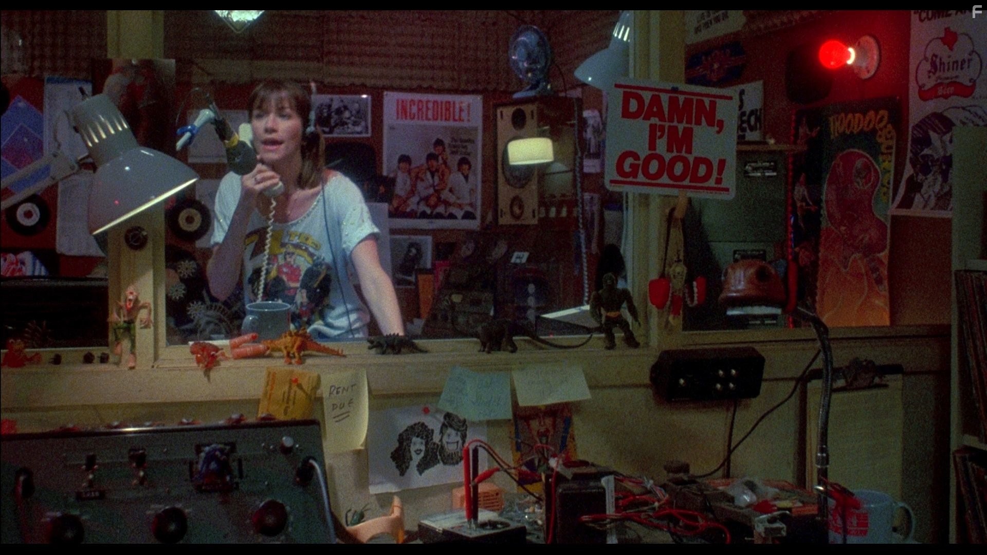 Caroline Williams in Техасская резня бензопилой 2 (1986)