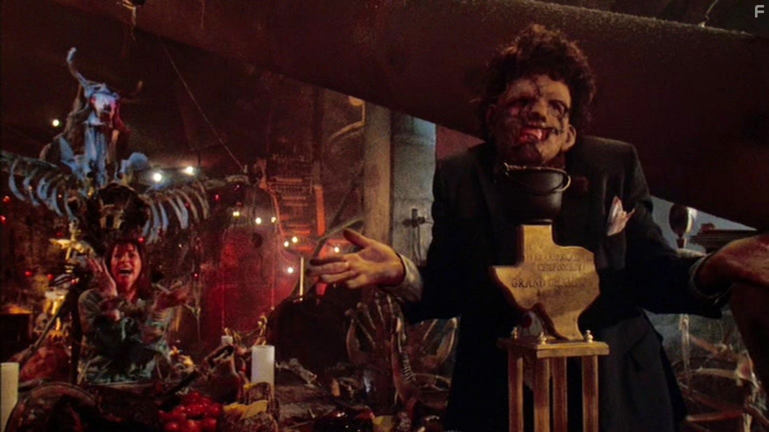 Bill Johnson and Caroline Williams in Техасская резня бензопилой 2 (1986)