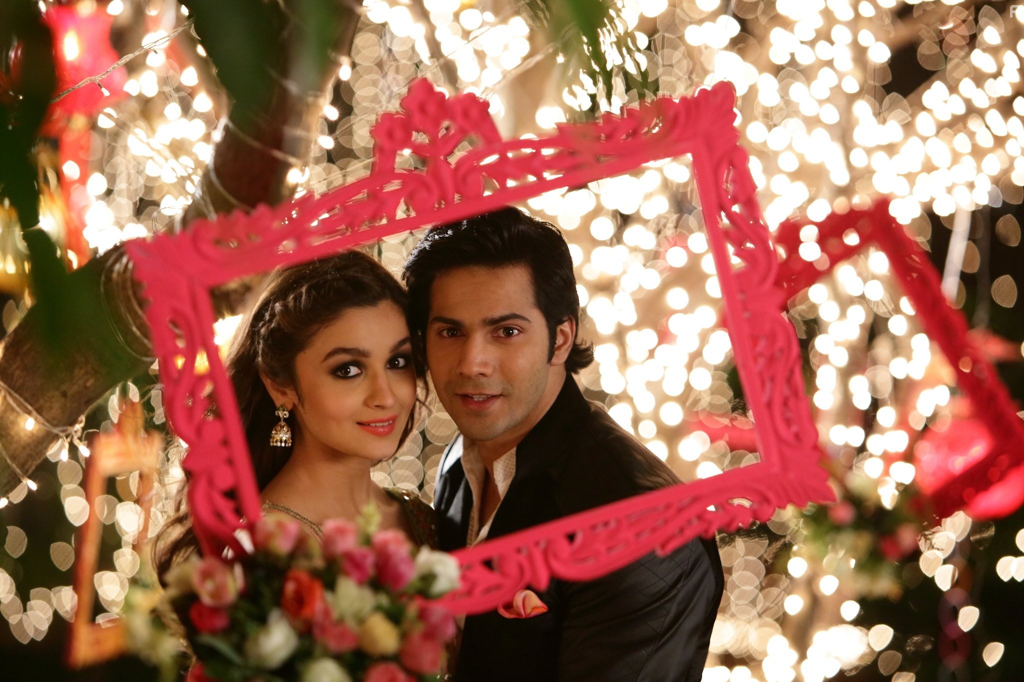 Alia Bhatt and Varun Dhawan in Невеста Хампти Шармы (2014)