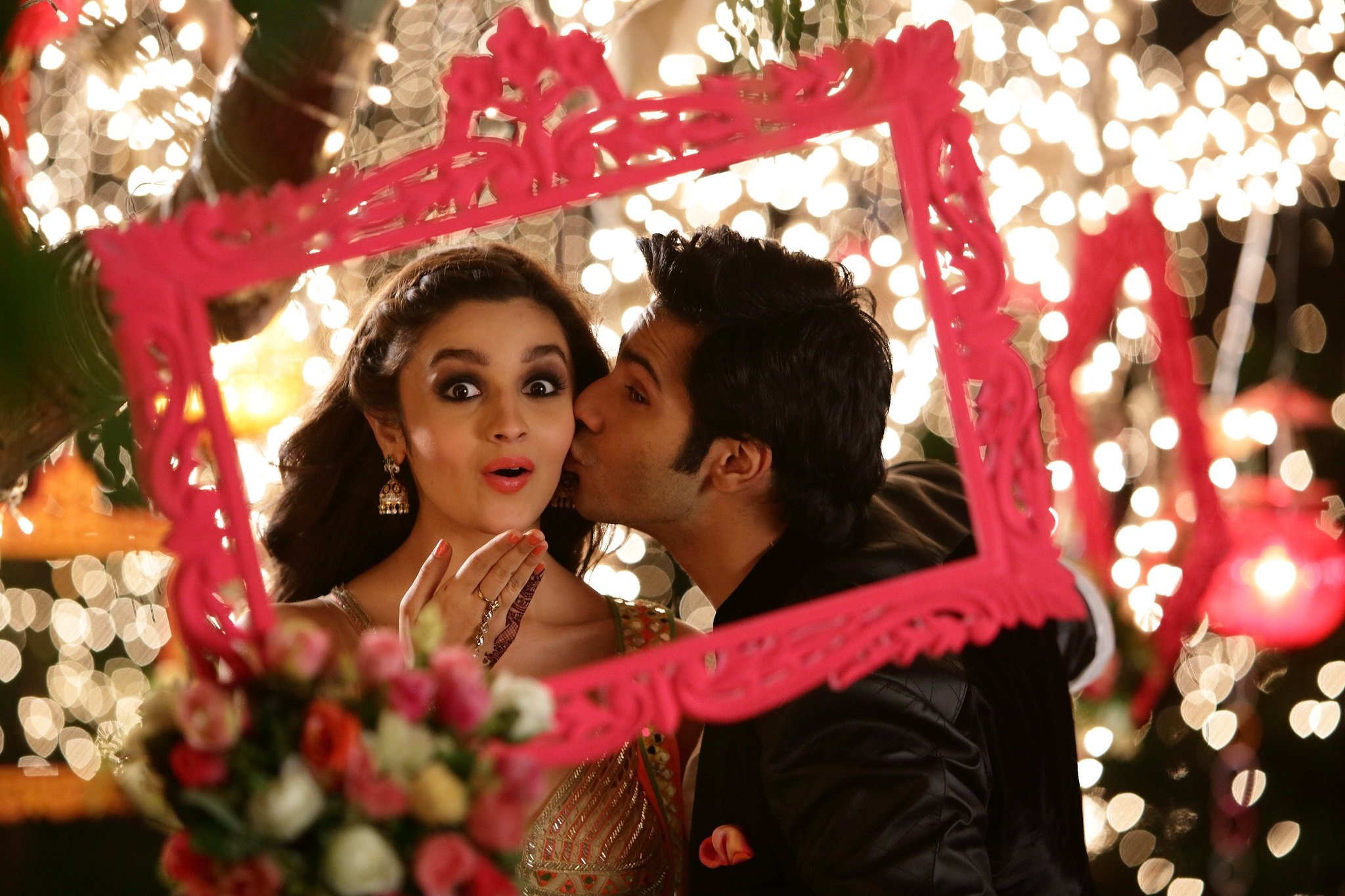 Alia Bhatt and Varun Dhawan in Невеста Хампти Шармы (2014)