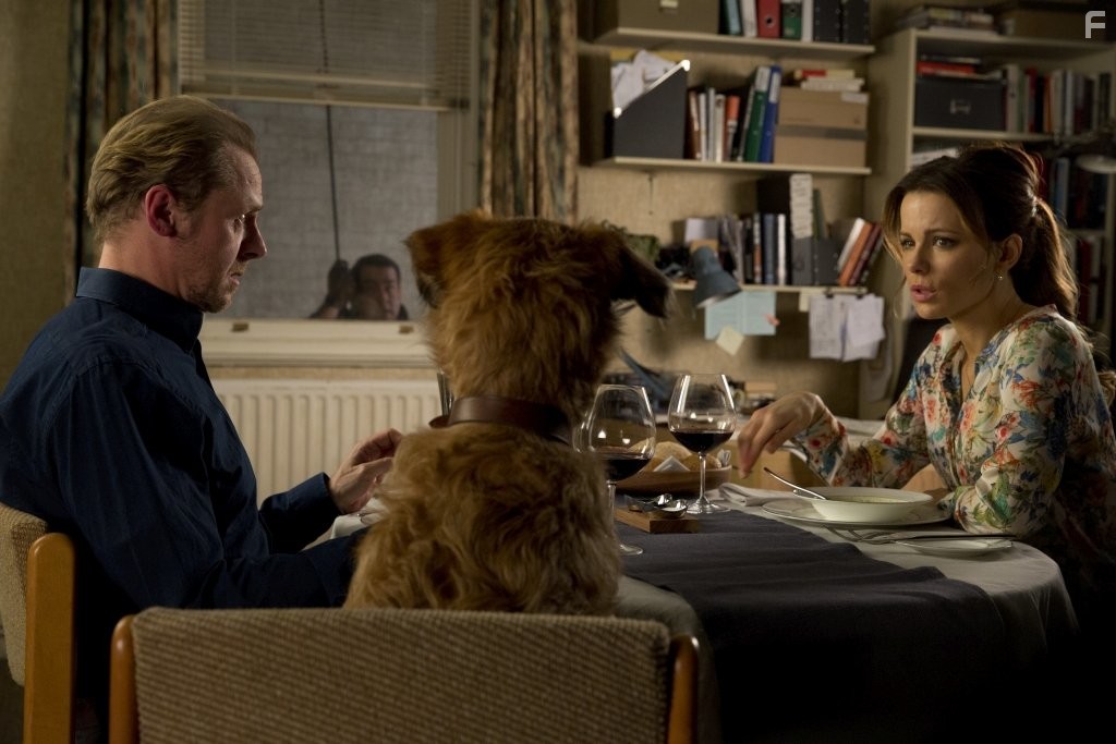 Kate Beckinsale, Simon Pegg, and Mojo in Всё как ты захочешь (2015)