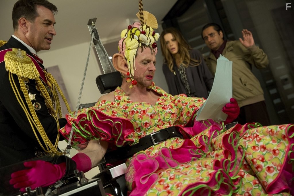 Kate Beckinsale, Sanjeev Bhaskar, Simon Pegg, and Rob Riggle in Всё как ты захочешь (2015)