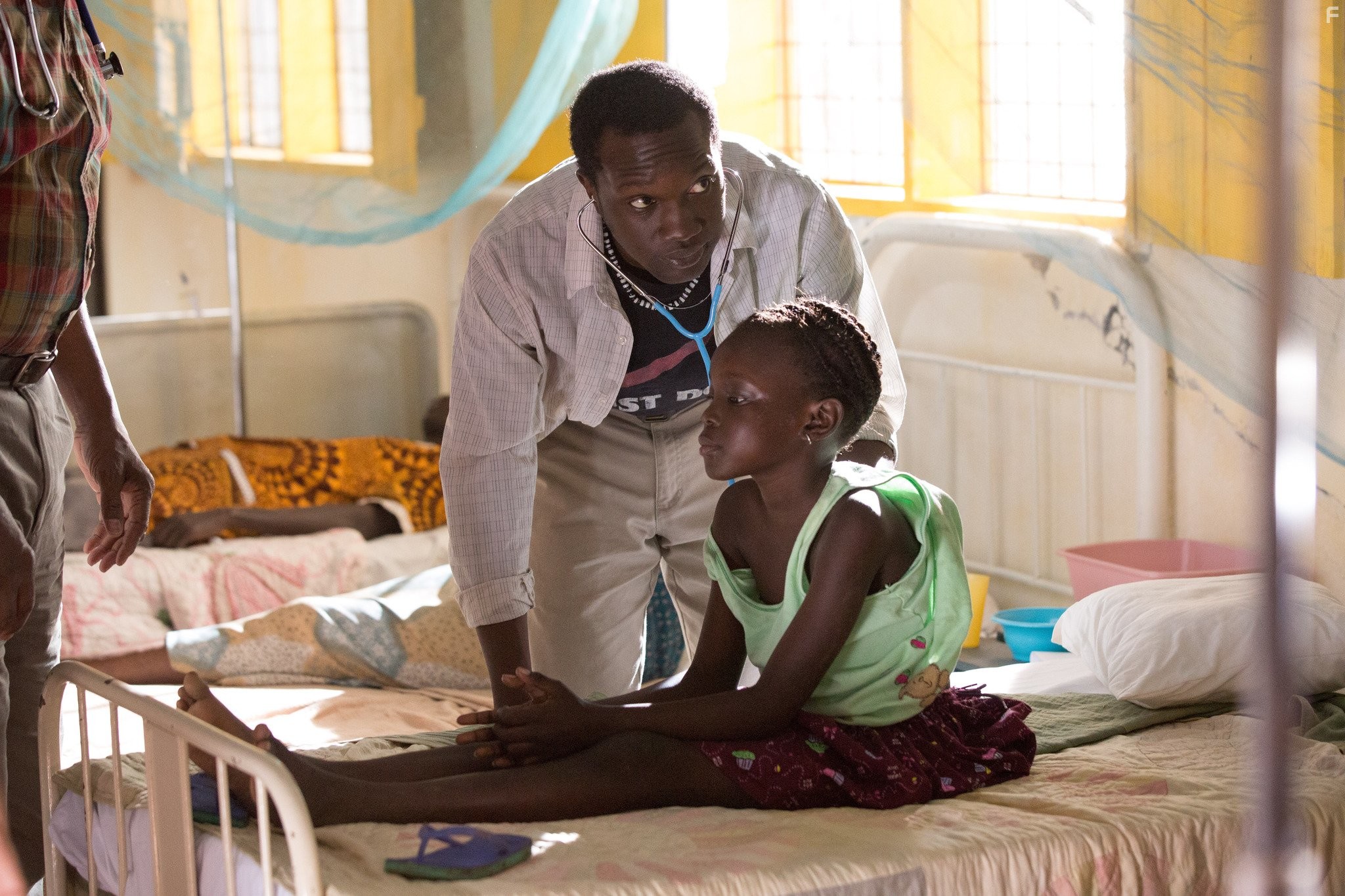 Arnold Oceng in Приятная ложь (2014)