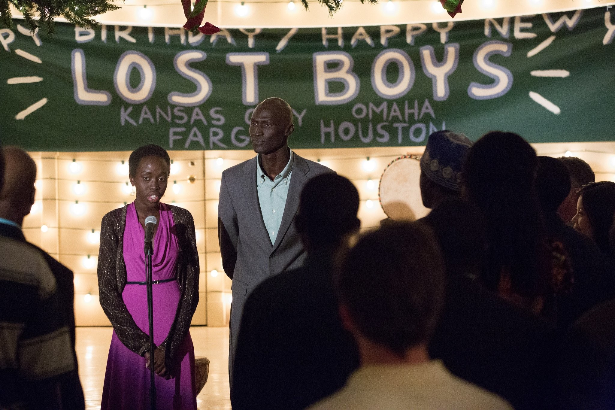 Ger Duany and Kuoth Wiel in Приятная ложь (2014)