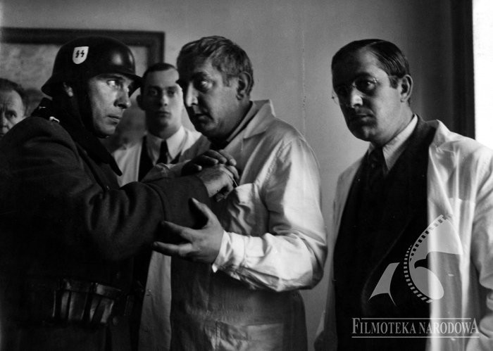 Gustaw Holoubek and Zbigniew Zapasiewicz in Szpital przemienienia (1979)