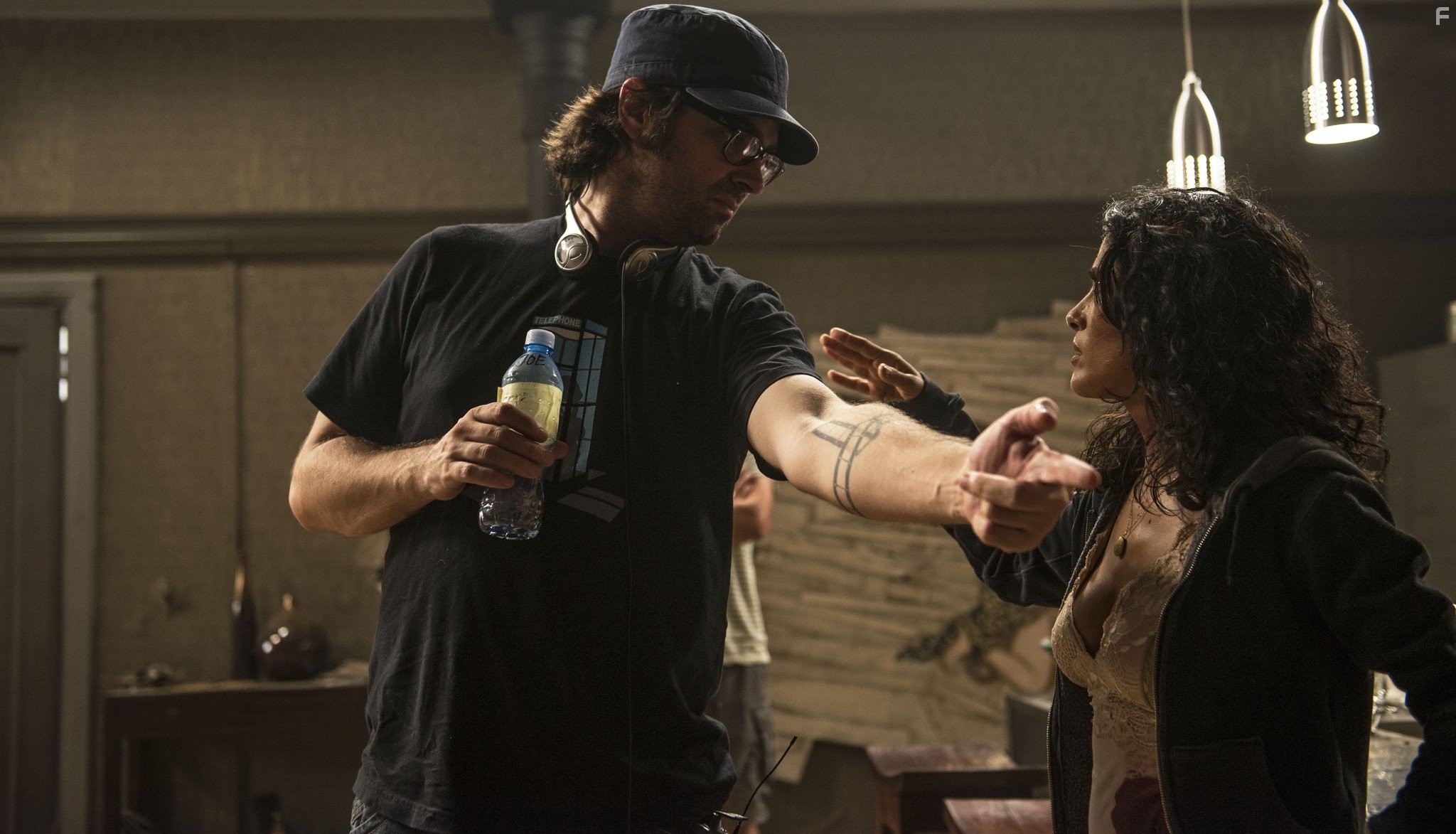 Salma Hayek and Joe Lynch in Эверли (2014)