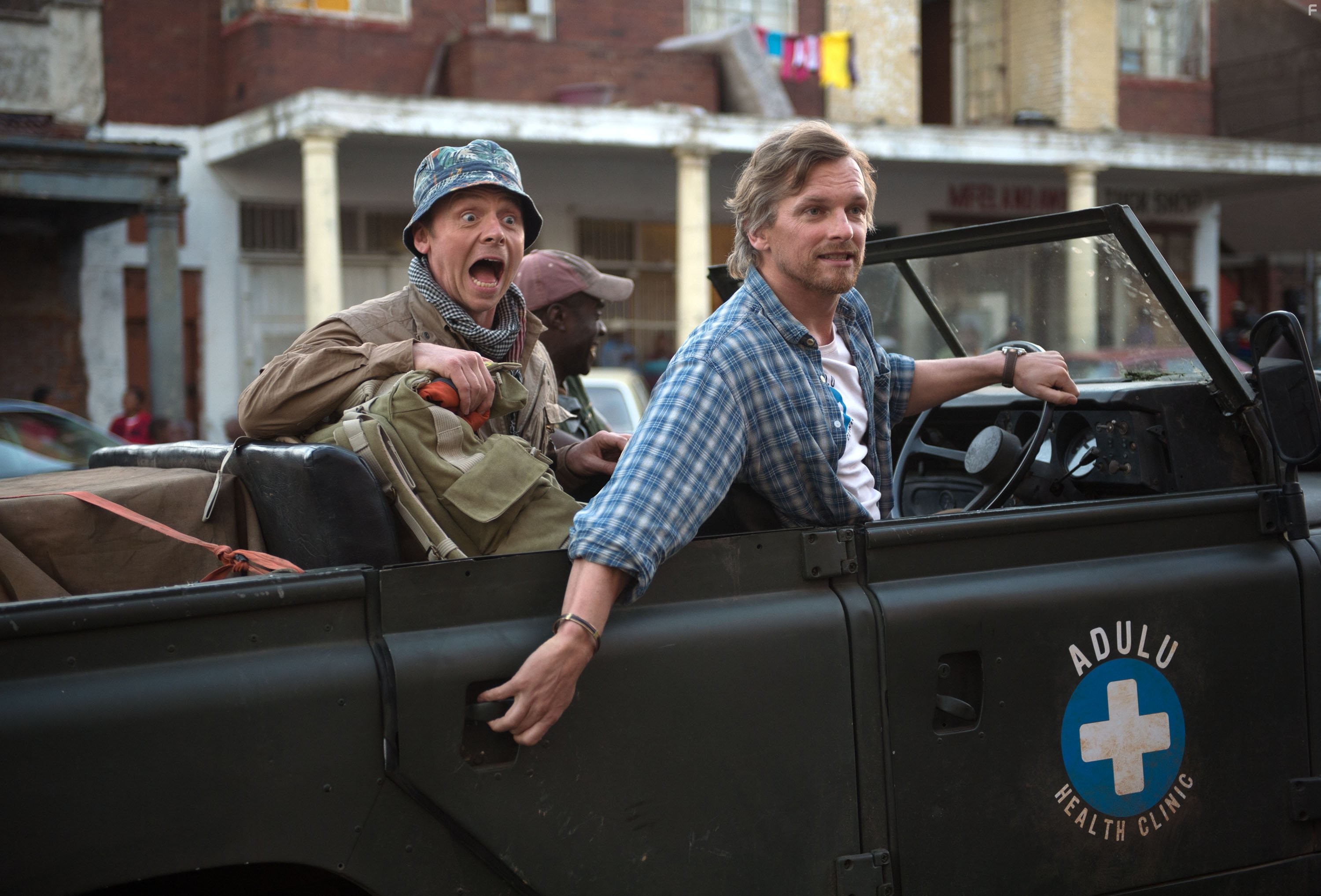 Barry Atsma and Simon Pegg in Путешествие Гектора в поисках счастья (2014)