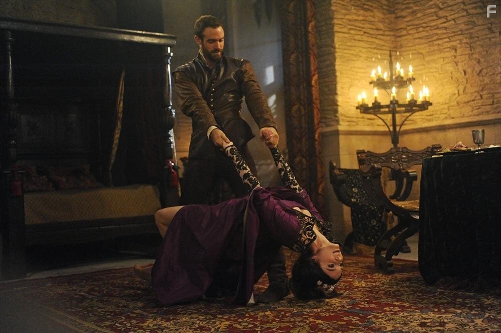 Joshua Sasse and Mallory Jansen in Галавант (2015)