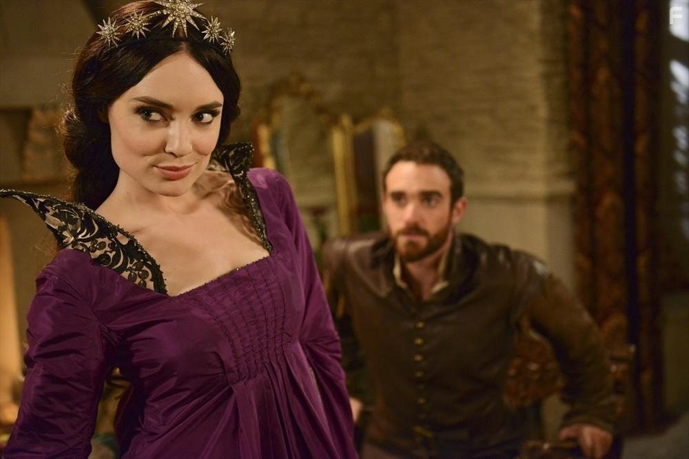 Joshua Sasse and Mallory Jansen in Галавант (2015)