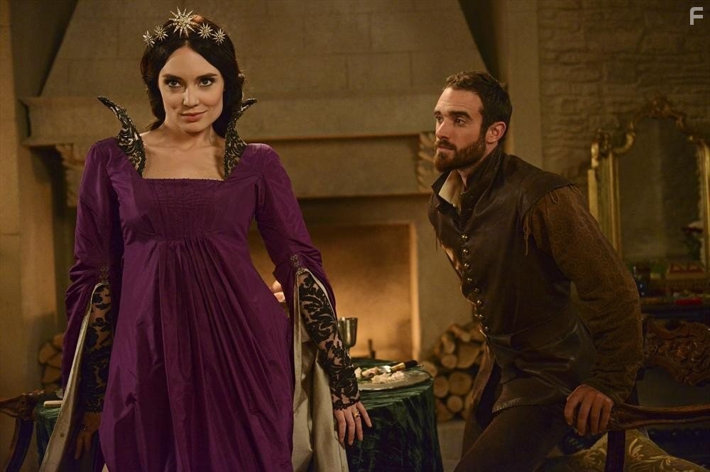 Joshua Sasse and Mallory Jansen in Галавант (2015)