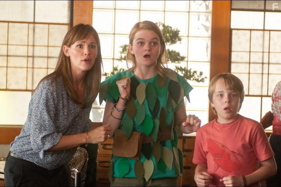 Jennifer Garner, Kerris Dorsey, and Ed Oxenbould in Александр и ужасный, кошмарный, нехороший, очень плохой день (2014)