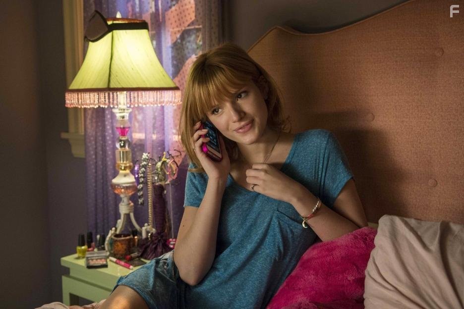 Bella Thorne in Александр и ужасный, кошмарный, нехороший, очень плохой день (2014)