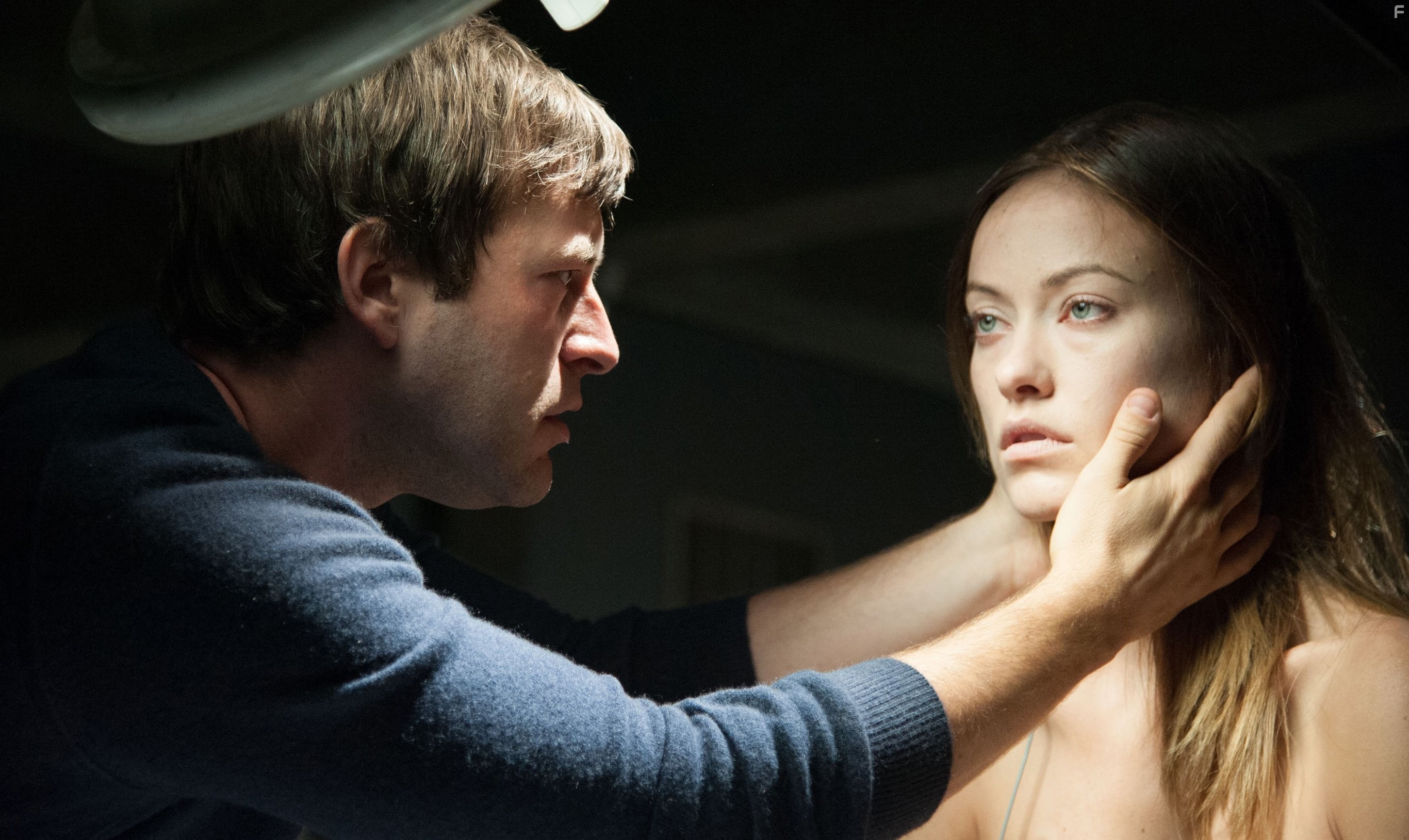 Mark Duplass and Olivia Wilde in Эффект Лазаря (2015)