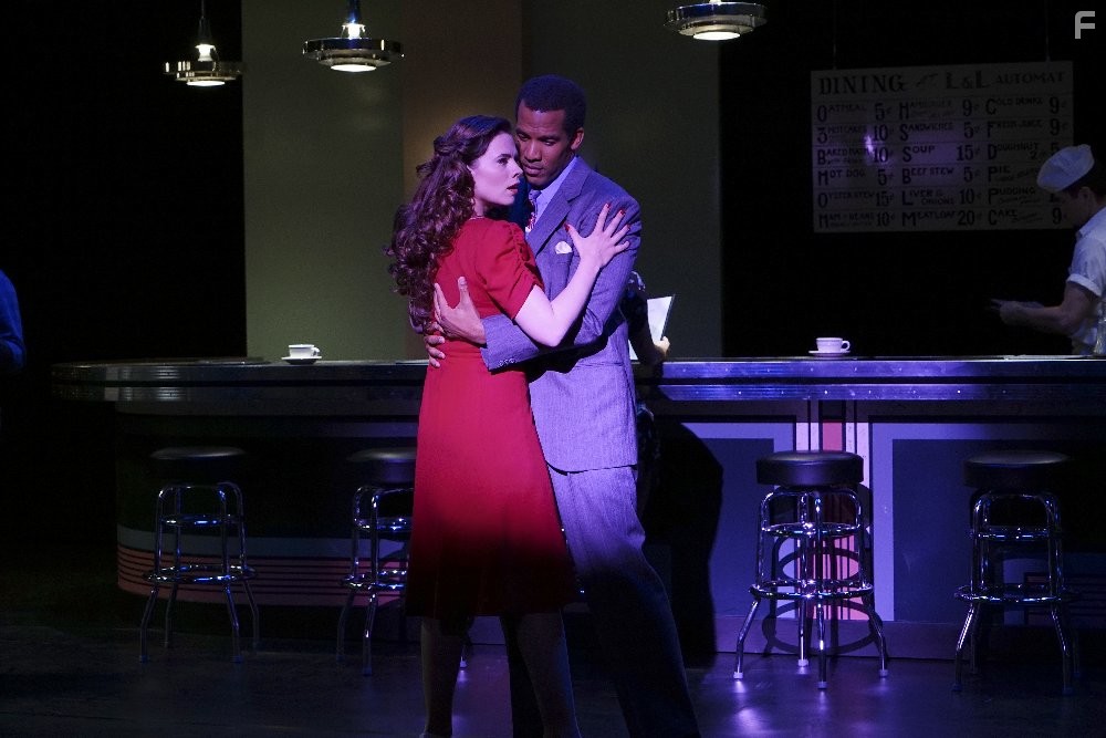 Reggie Austin and Hayley Atwell in Агент Картер (2015)