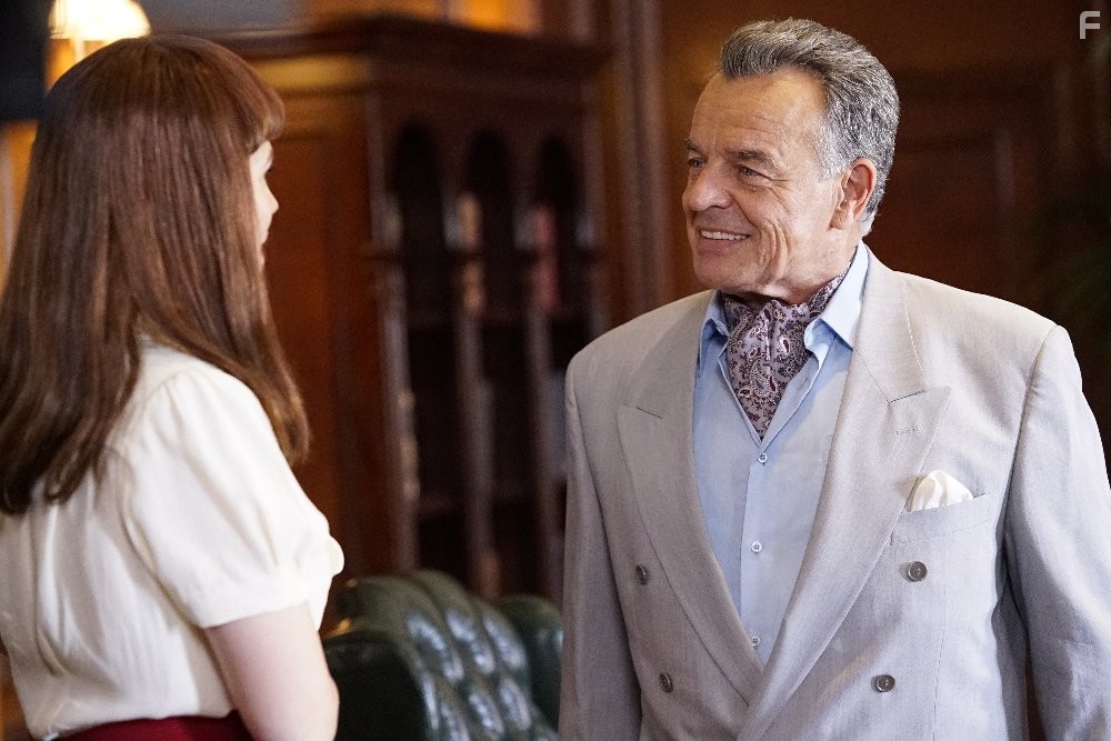 Ray Wise and Hayley Atwell in Агент Картер (2015)