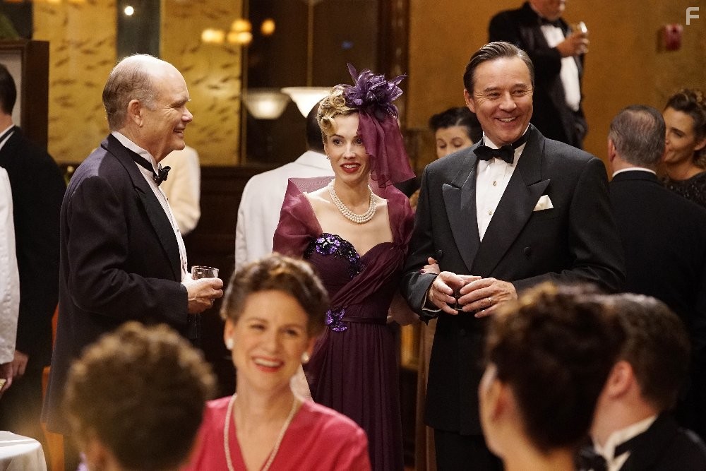 Kurtwood Smith, Currie Graham, and Wynn Everett in Агент Картер (2015)