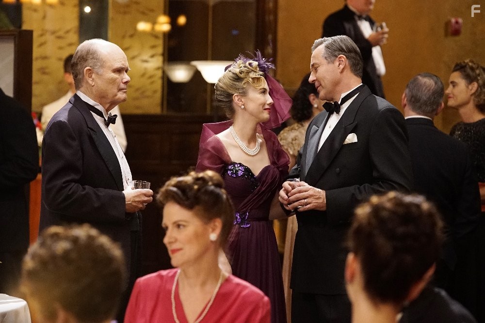 Kurtwood Smith, Currie Graham, and Wynn Everett in Агент Картер (2015)