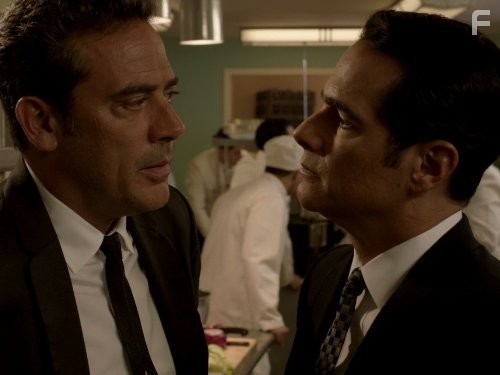 Jeffrey Dean Morgan and Yul Vazquez in Город мечты (2012)