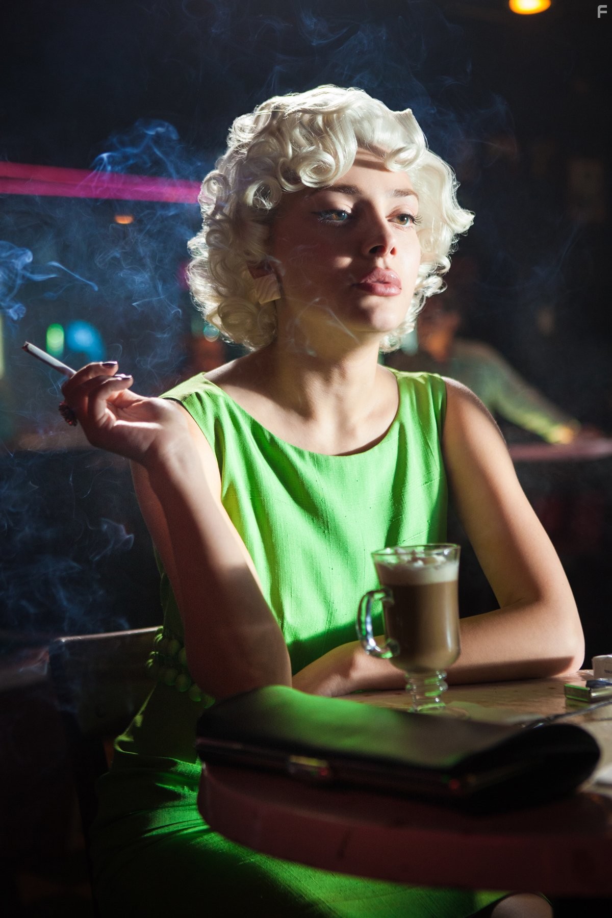 Elena Satine in Город мечты (2012)