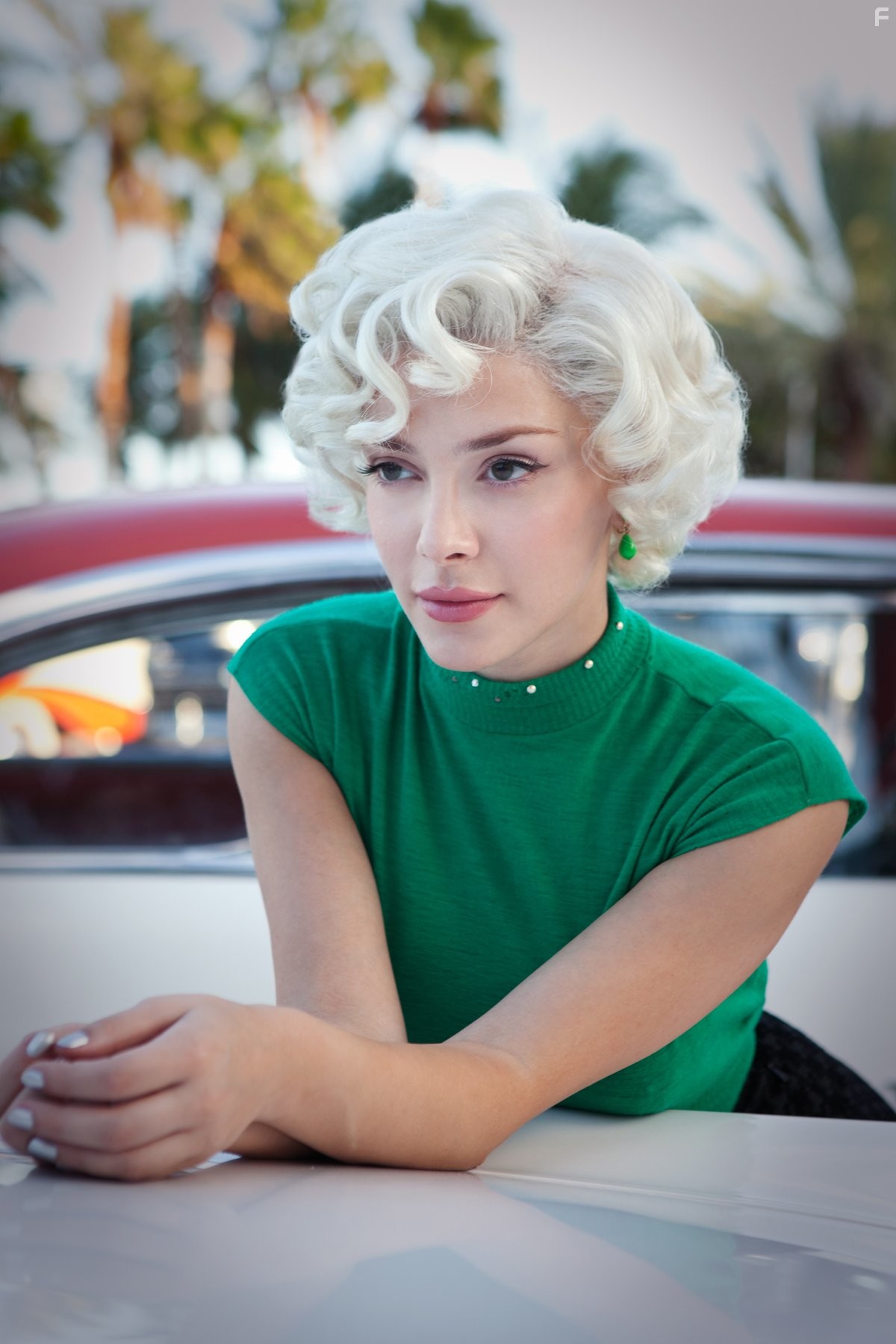 Elena Satine in Город мечты (2012)