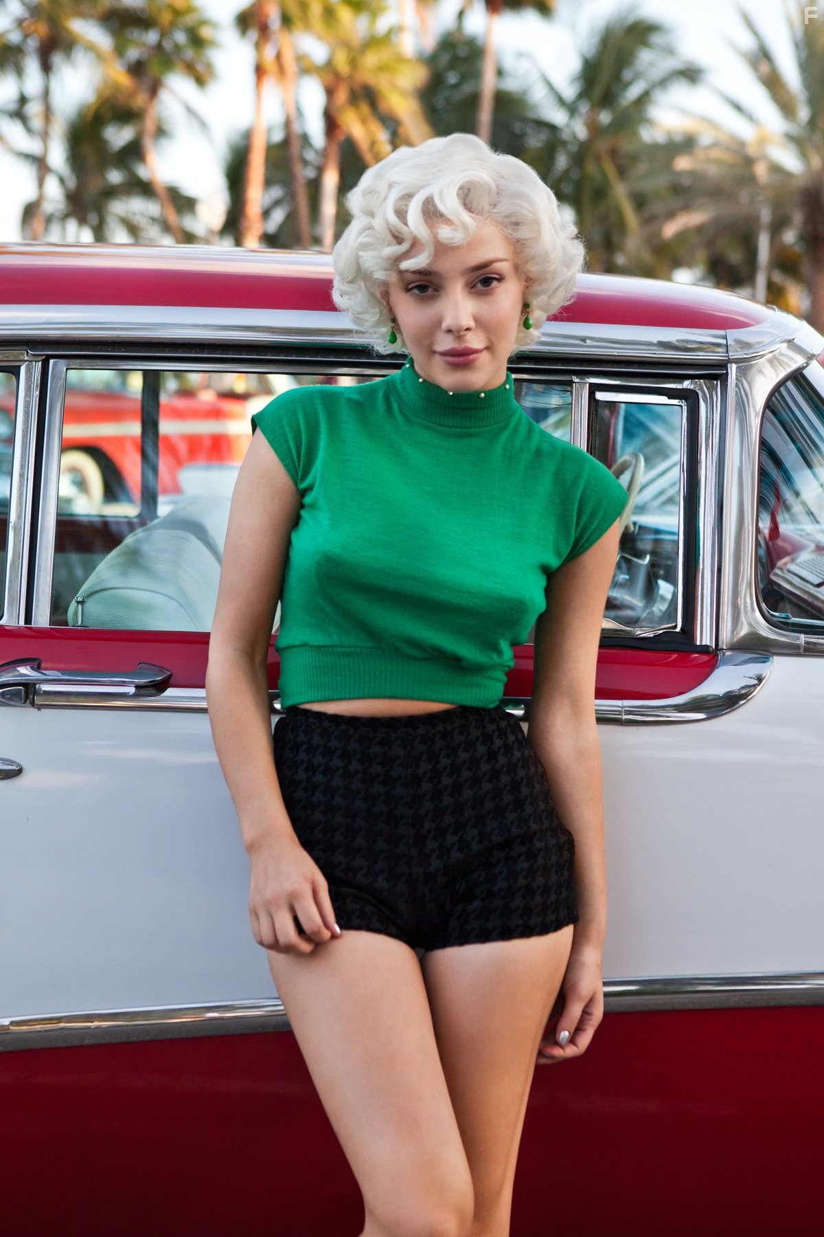 Elena Satine in Город мечты (2012)