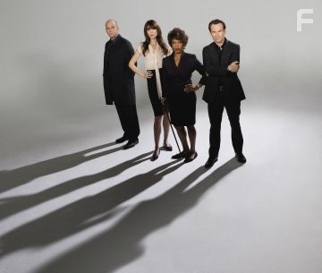 Christian Slater, Saffron Burrows, Mike O'Malley, and Alfre Woodard in Мой личный враг (2008)