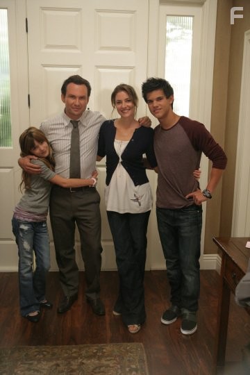 Christian Slater, M?dchen Amick, Taylor Lautner, and Bella Thorne in Мой личный враг (2008)