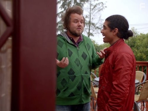 Rick Gonzalez and Tyler Labine in На службе у дьявола (2007)