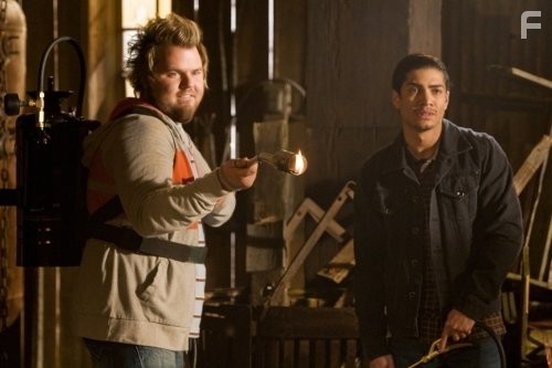 Rick Gonzalez and Tyler Labine in На службе у дьявола (2007)