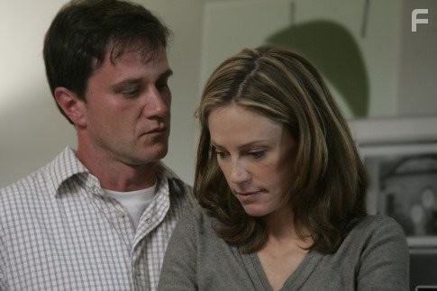 Ally Walker and Tim DeKay in Скажи мне, что любишь меня (2007)