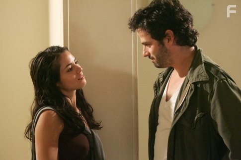Luke Kirby and Michelle Borth in Скажи мне, что любишь меня (2007)