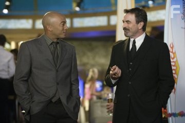 Tom Selleck and James Lesure in Лас Вегас (2003)