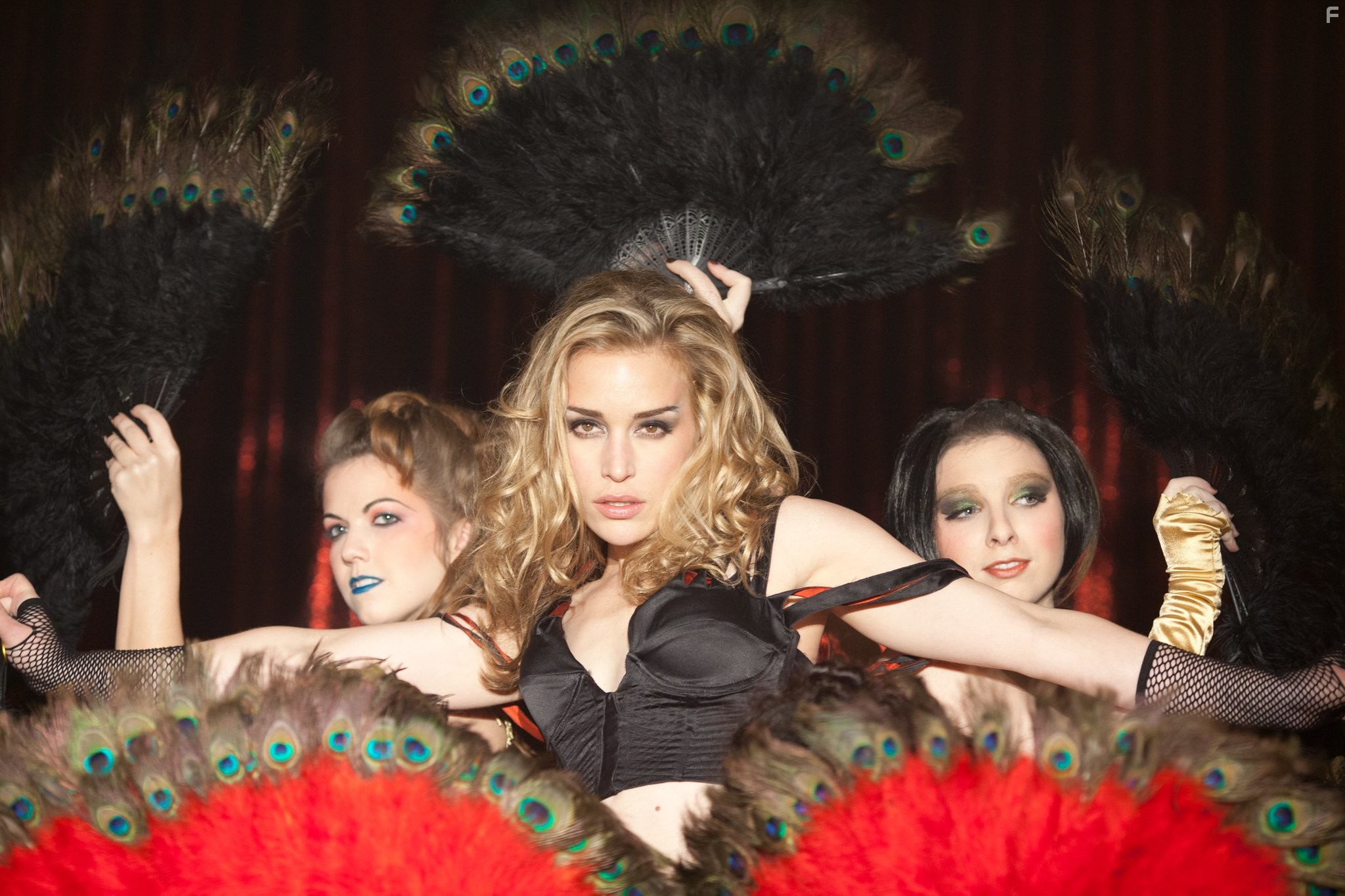 Piper Perabo in Петля времени (2012)