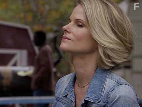 Joelle Carter in Правосудие (2010)