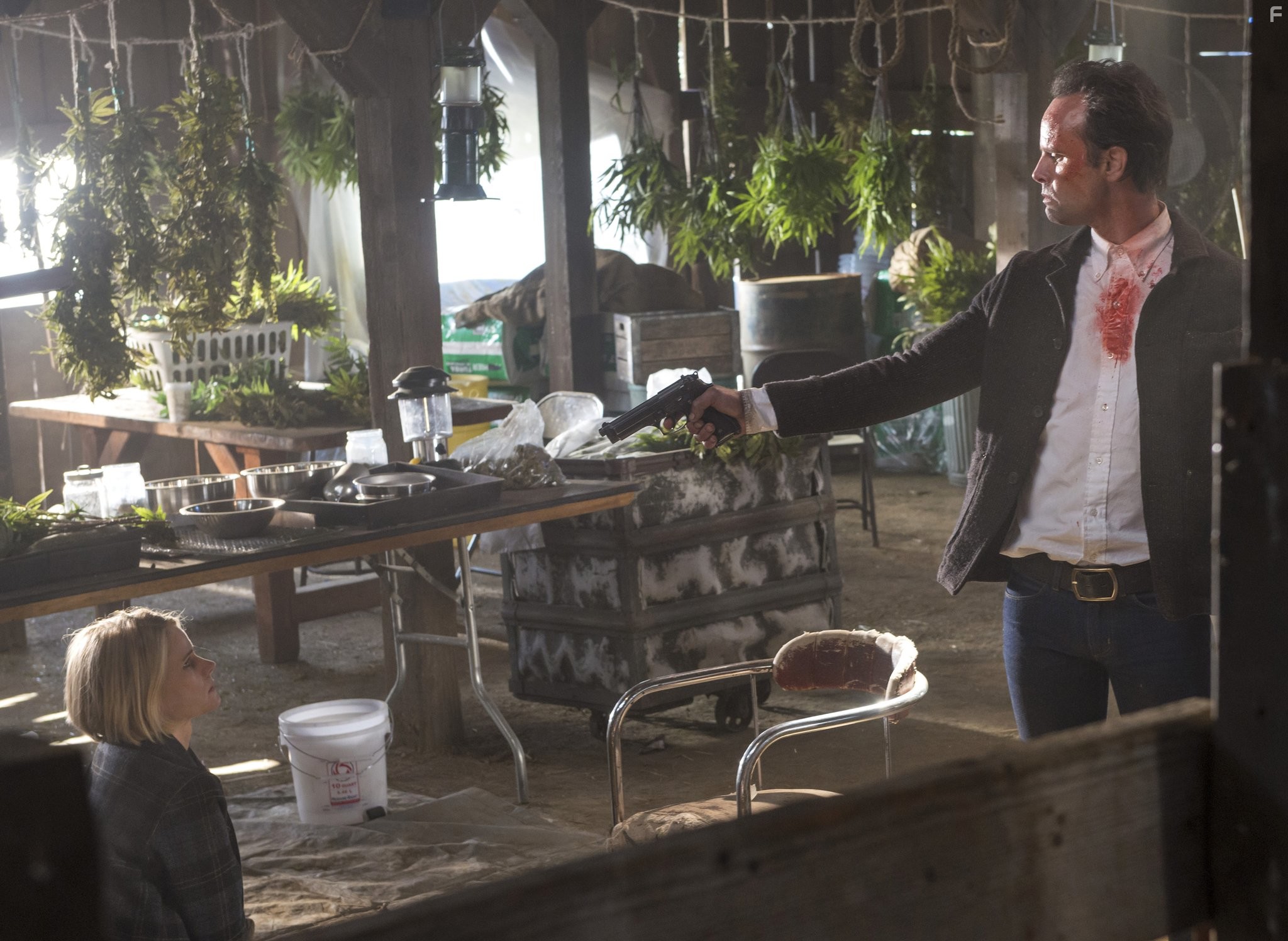 Joelle Carter and Walton Goggins in Правосудие (2010)