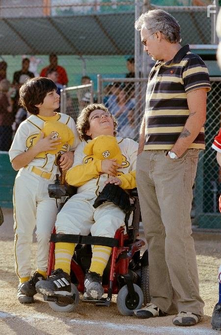 Billy Bob Thornton, Tyler Patrick Jones, and Troy Gentile in Несносные медведи (2005)