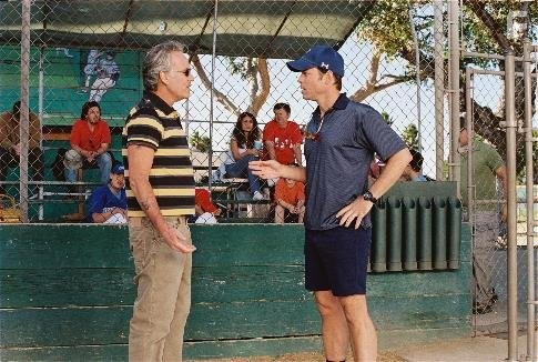 Billy Bob Thornton and Greg Kinnear in Несносные медведи (2005)