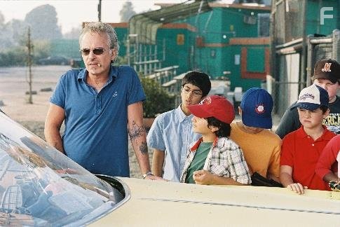 Billy Bob Thornton, Jeffrey Tedmori, Ridge Canipe, Brandon Craggs, and Aman Johal in Несносные медведи (2005)