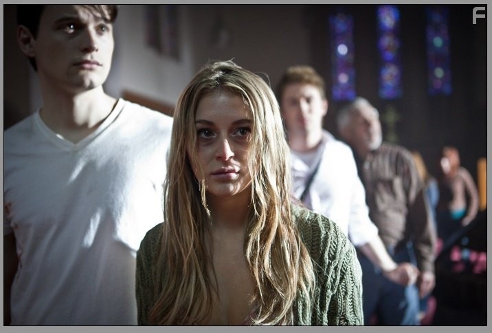 Alexa PenaVega and Johnny Pacar in Оставшийся (2014)