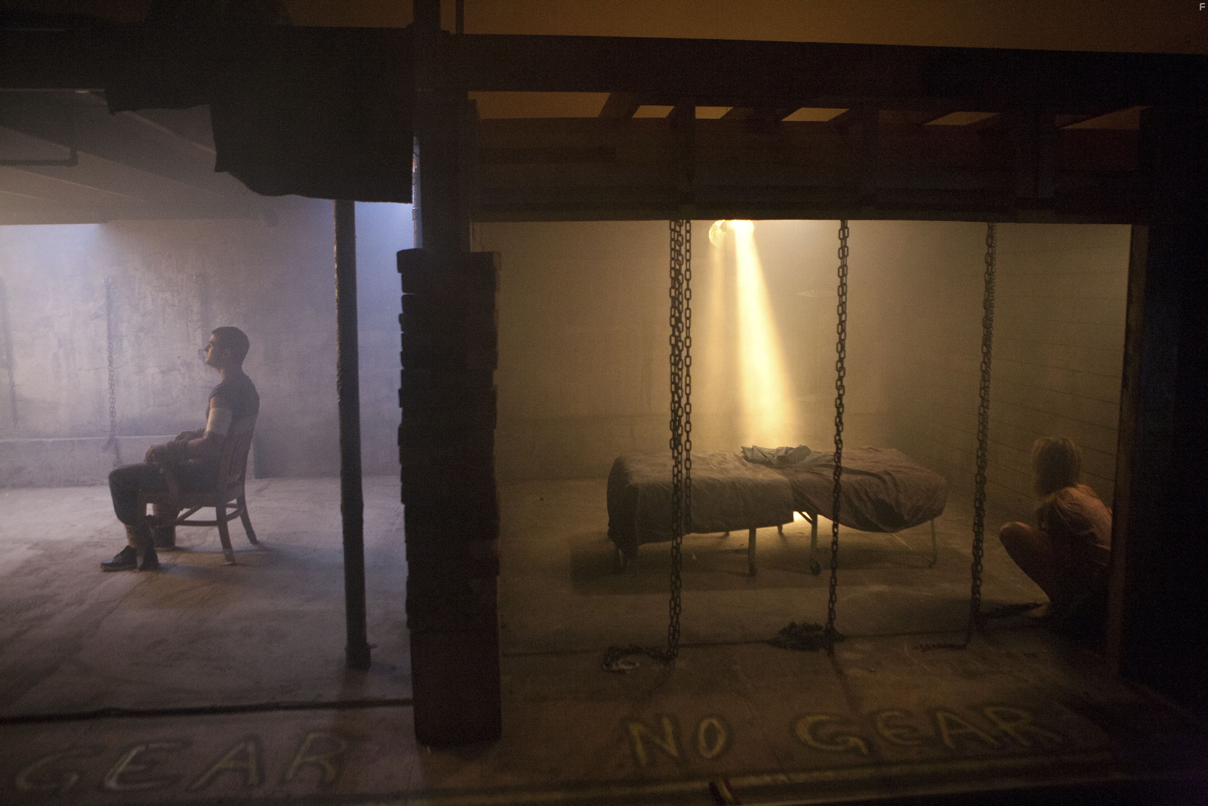 Beau Mirchoff and Halston Sage in Ночь покера (2014)